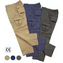 Pantalone modello work:<br>
Multitasche<br>
Elastico in vita sul retro<br>
65% poliestere<br>
35% cotone<br>
240 gr