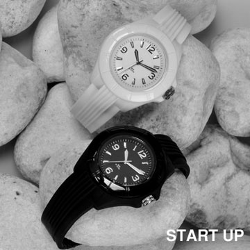 Orologio analogico al quarzo con cassa in plastica
